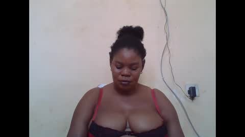 Snapshot of sexydove2 chatting on October 22, 7:33 am EMILY online show from October 22, 7:33 am
