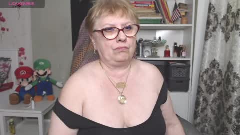 sexylynette4u online show from May 5, 9:48 am