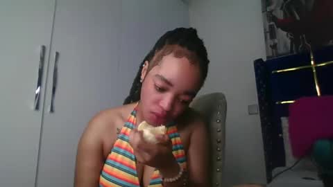 mel online show from April 19, 8:33 pm