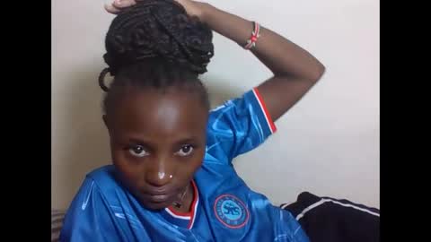 VIVIAN online show from December 2, 7:01 pm