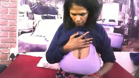 sexyva4u2luv online show from November 17, 6:32 pm