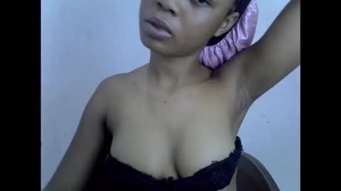 sexyxpeach online show from March 24, 11:33 pm