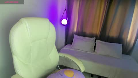 Shadixa Luxx  online show from April 14, 1:14 pm