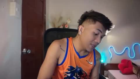 shake_raytow34 online show from June 1, 7:31 am