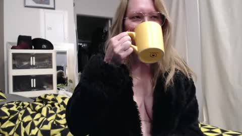 Shannon07 online show from March 9, 11:03 am