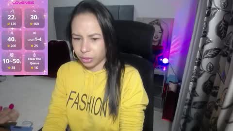 Snapshot of shantalhot69 chatting on October 16, 11:43 am Shantal  online show from October 16, 11:43 am