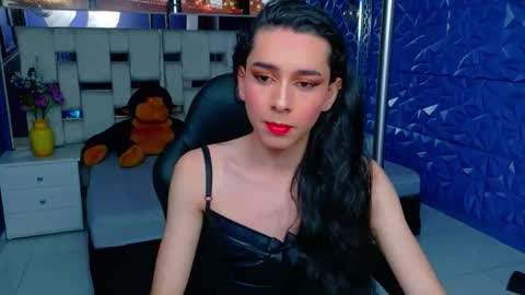 Sharlond online show from April 6, 1:23 pm