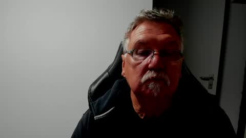 sharlots_pet online show from April 21, 8:32 am