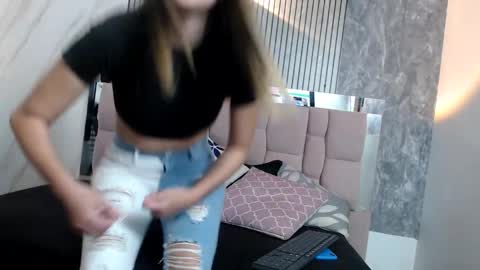 Sara online show from December 5, 11:41 am