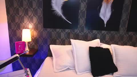 Sharom  online show from April 21, 3:08 pm