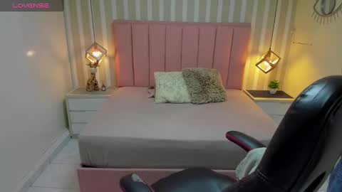 Snapshot of sharonblake5 chatting on October 14, 7:17 pm M A G N O online show from October 14, 7:17 pm
