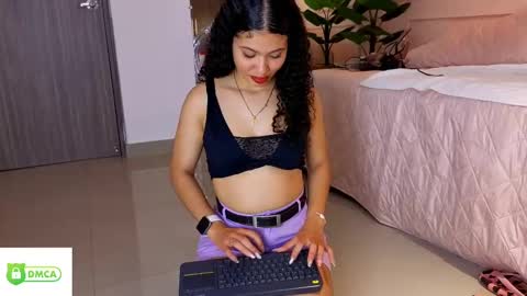 Snapshot of sharonn___ chatting on October 22, 4:37 am Sharon online show from October 22, 4:37 am
