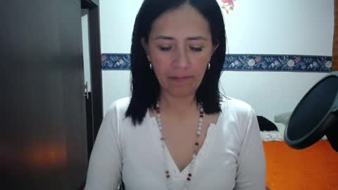 Snapshot of sharoon__cherry_ chatting on September 30, 10:37 am sharon online show from September 30, 10:37 am