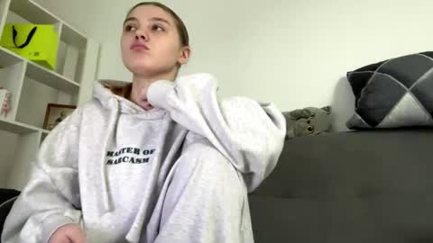 Delia online show from April 11, 12:09 pm