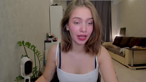 Snapshot of shawty__mariaa chatting on October 8, 12:44 pm shawty__mariaa online show from October 8, 12:44 pm