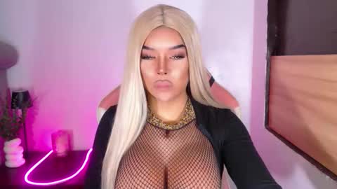 sheenafrost online show from April 10, 1:11 am