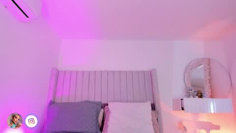 shelynna_azzul online show from February 10, 8:23 pm