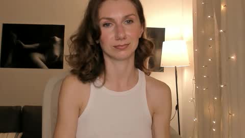 shesleepsnaked online show from February 15, 6:39 pm