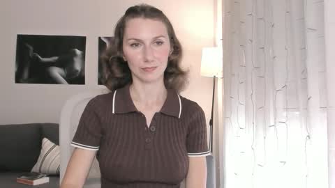 shesleepsnaked online show from December 4, 3:55 pm