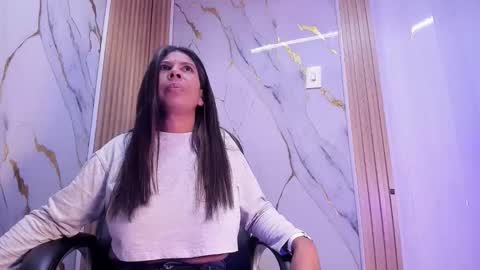 ShineFoxx online show from April 18, 9:04 pm