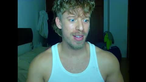 Snapshot of shirtless_dj chatting on October 25, 12:11 am Cick Goreskin online show from October 25, 12:11 am