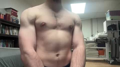 shirtlesshunk15 online show from April 20, 2:58 am