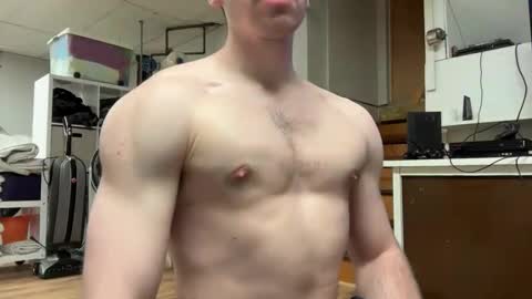 shirtlesshunk15 online show from March 14, 1:09 am