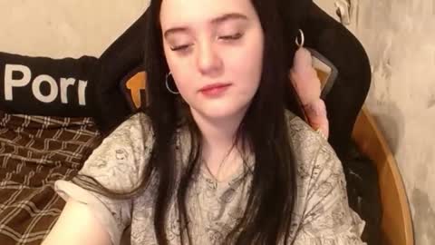 Snapshot of show_for_you chatting on October 22, 12:51 pm show_for_you online show from October 22, 12:51 pm