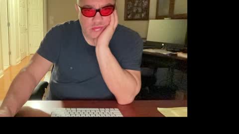 Chicago Guy online show from April 18, 3:52 am