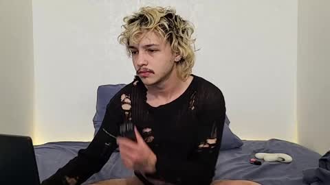 your shy boy online show from April 21, 10:33 am