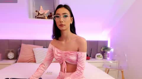 shy_eveline online show from November 24, 7:23 pm