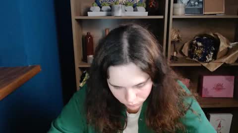 Snapshot of shy_lil chatting on October 22, 9:27 pm shy_lil online show from October 22, 9:27 pm