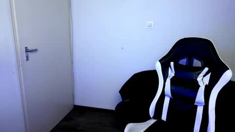 shy_nerd_babyy online show from March 27, 8:26 am