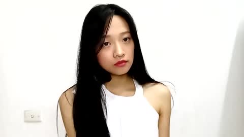 shy_pink_doll online show from April 24, 4:09 pm