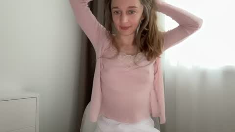 shy_schoolgirl_ online show from June 15, 2:53 pm