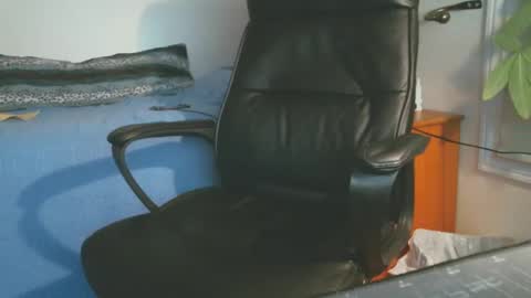 shyboyhugecum2020 online show from October 6, 1:12 am