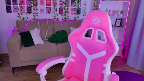 shyprincess_kelly online show from April 2, 1:51 pm