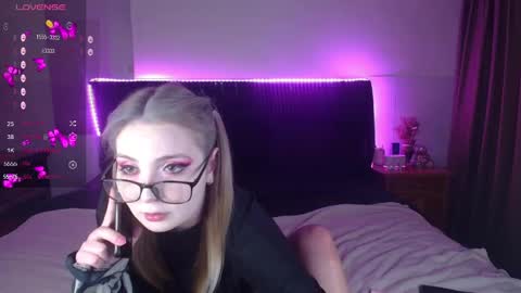 shysweetrish online show from June 7, 7:13 am