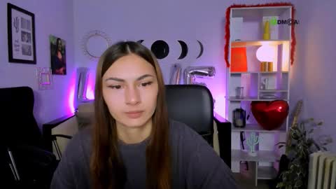 silicia online show from February 6, 7:12 am