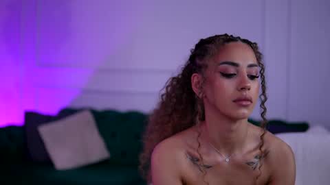 Sienna online show from May 9, 8:15 pm