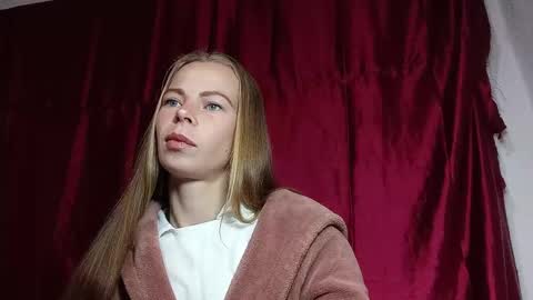 JULIANA online show from April 4, 8:05 pm