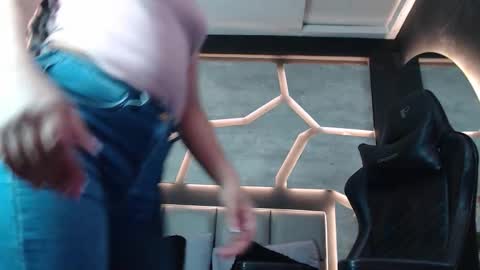 silknyx online show from March 10, 1:37 pm