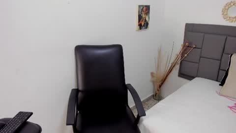 Silvanadelatorre online show from July 25, 4:49 pm