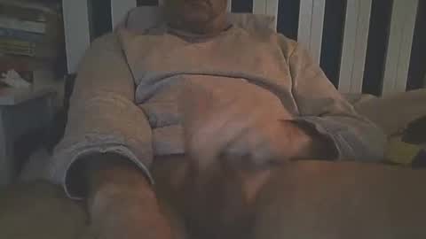 Snapshot of simeone1324 chatting on December 3, 10:23 am simeone1324 online show from December 3, 10:23 am