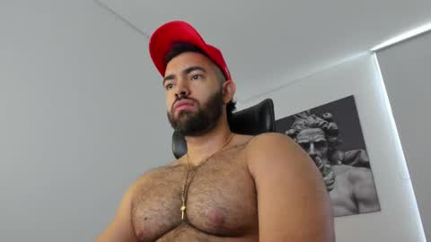 simon_leon01 online show from April 22, 12:34 pm