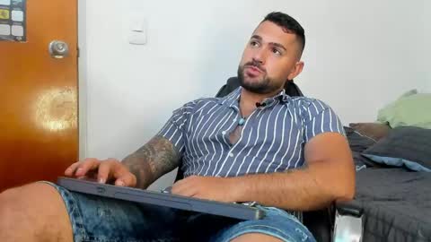 Simon online show from April 24, 7:05 pm