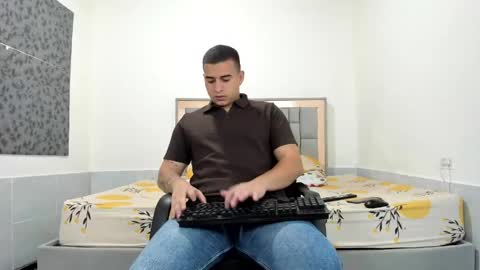 SIMON KELER online show from April 25, 1:41 pm