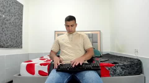 SIMON KELER online show from June 4, 11:55 pm