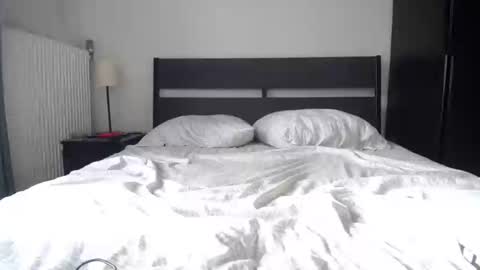 Snapshot of simur_sahso chatting on December 28, 11:52 am Sofi wed. - sat. 11am - 11 pm and Santi with Sofi sun.. - tue. 11 am - 5 pm  europe online show from December 28, 11:52 am