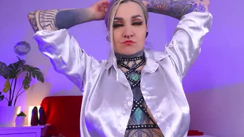 Snapshot of sindeleros chatting on October 2, 2:05 pm Ms. Sindel online show from October 2, 2:05 pm